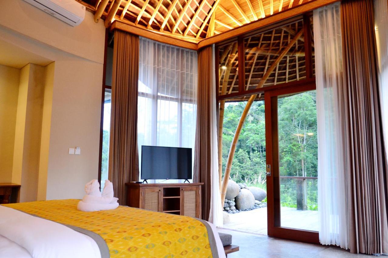 Royal Maha Pool Suite