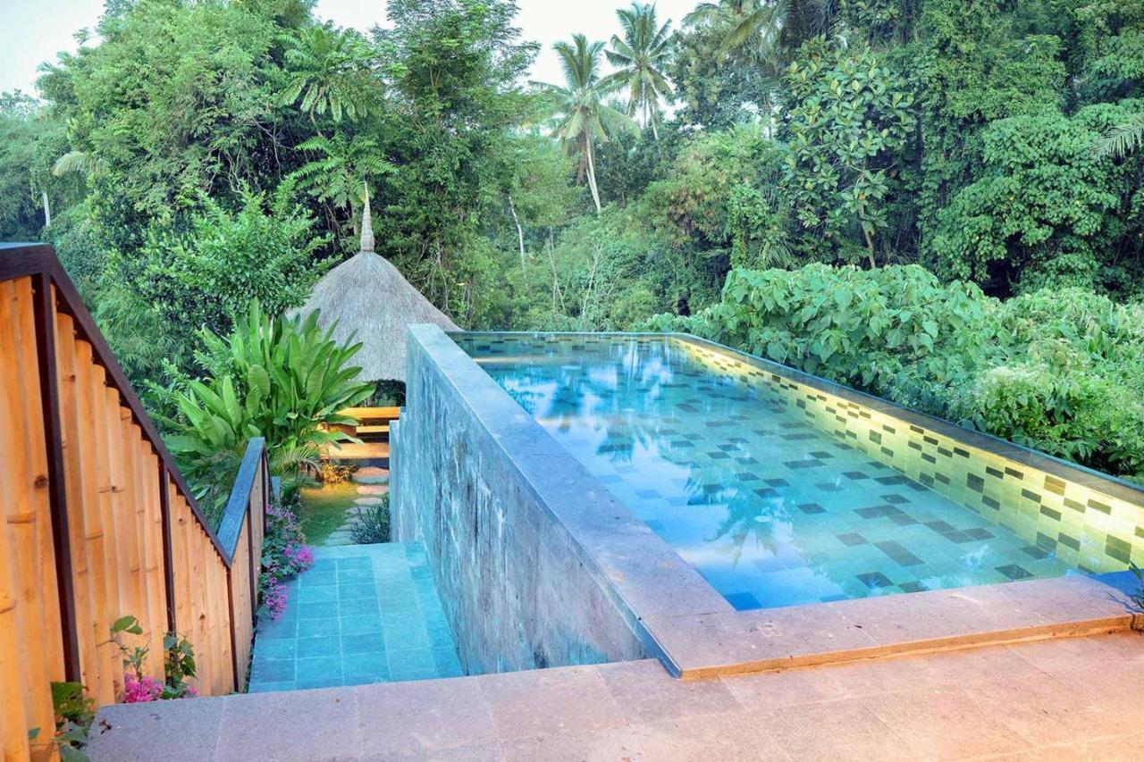 Signature Pool Suite Meditation Pavilion
