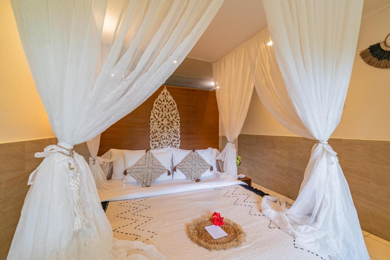 Suite dengan Keuntungan Gratis