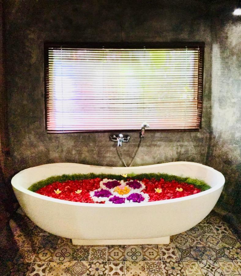 Deluxe Double Room Bath