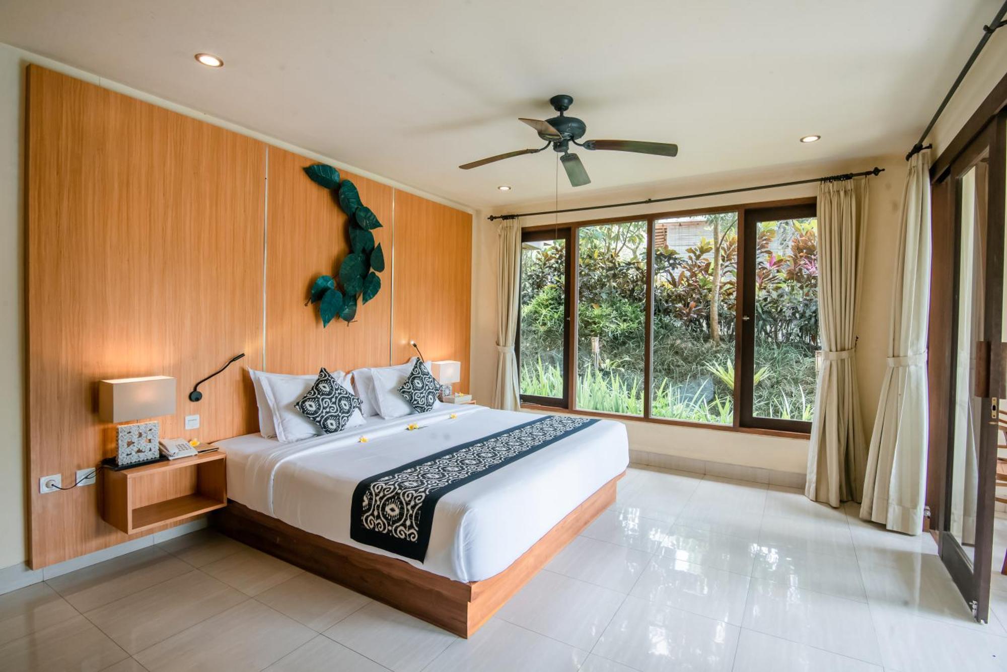 Suite Pool View