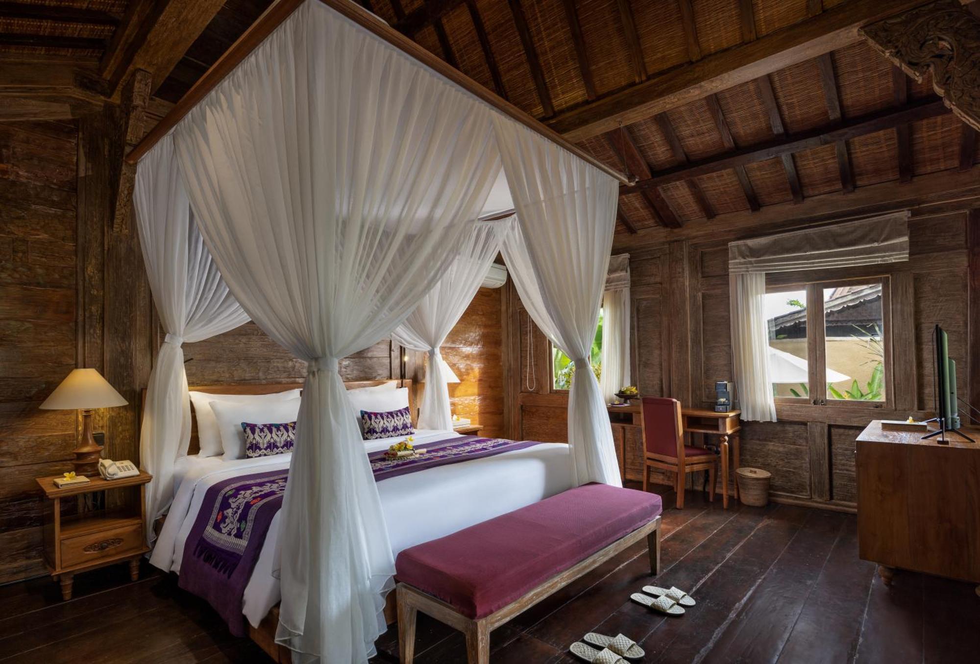 Wooden One-Bedroom Villa Private Pool Benefit