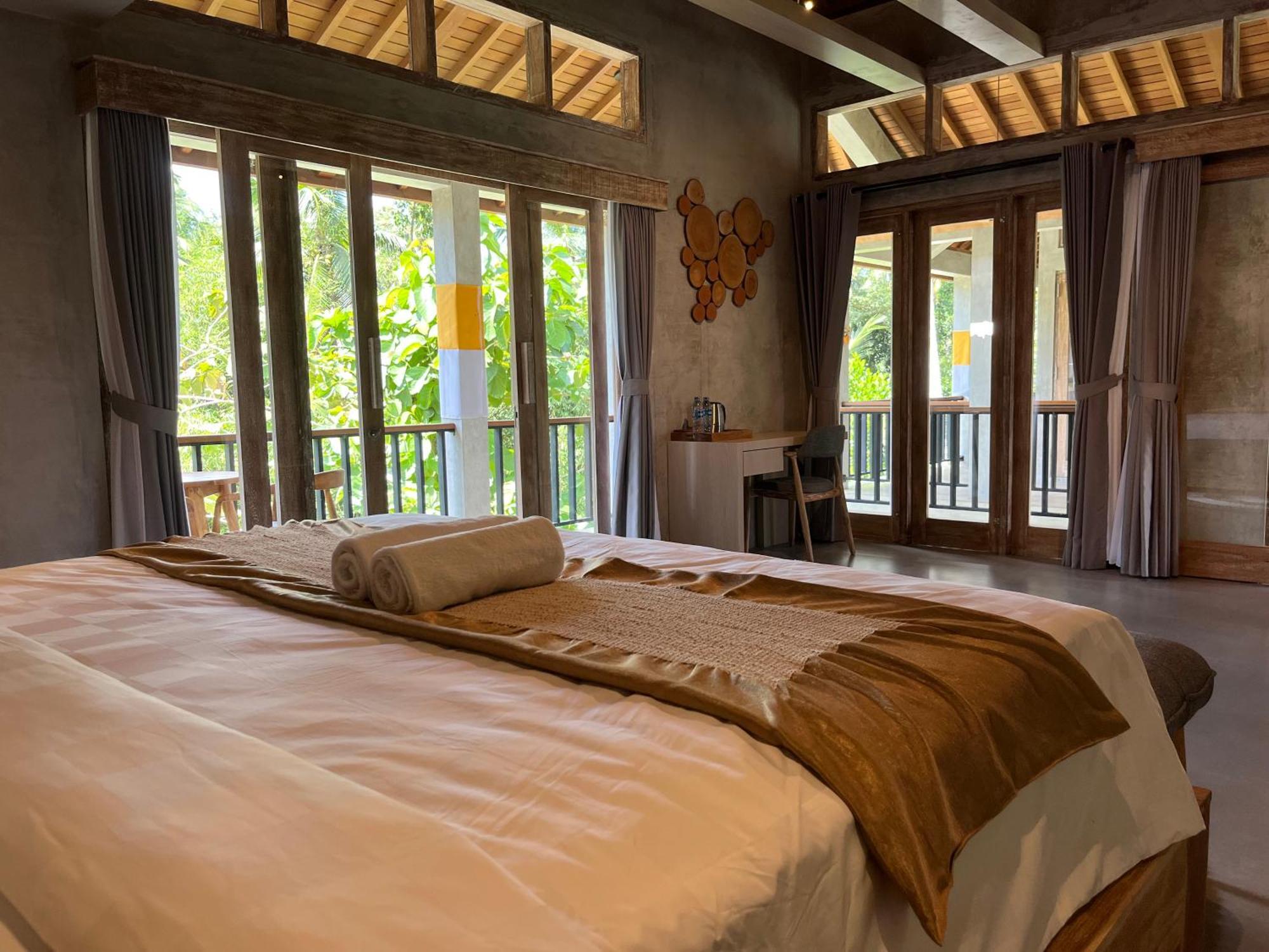 King Room Pool View