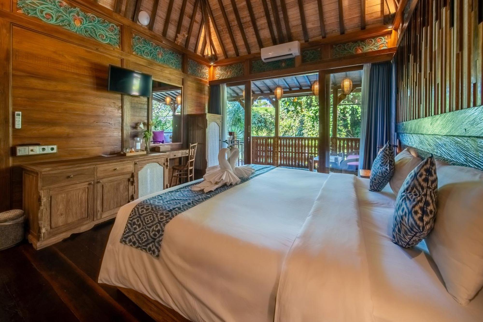 Joglo King Villa