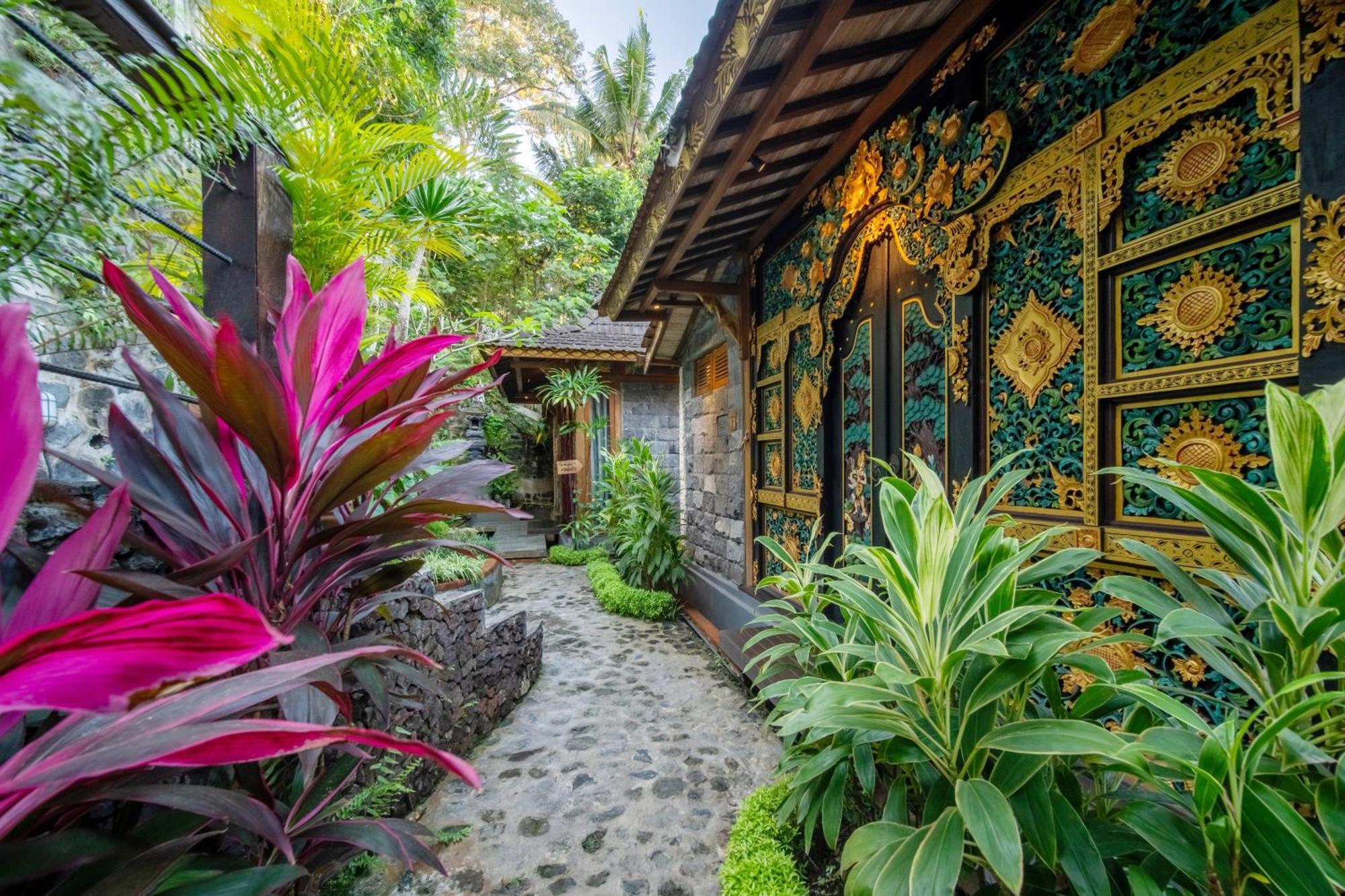 Joglo King Villa