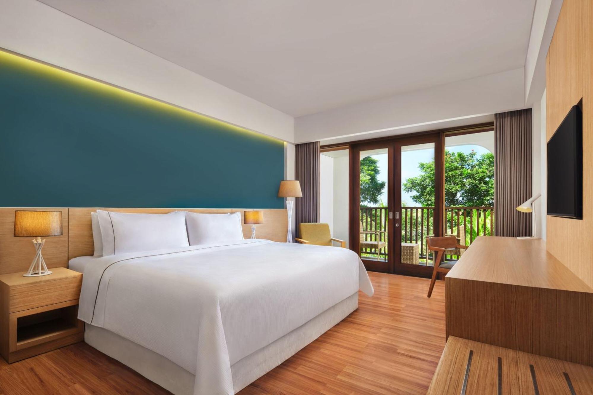 Deluxe Room Guest room 1 King Garden view Balcony Daily Shuttle to Monkey Forest Daily Yoga Bike to borrow Family Activity 24 Hour access to Motion Fitness Center