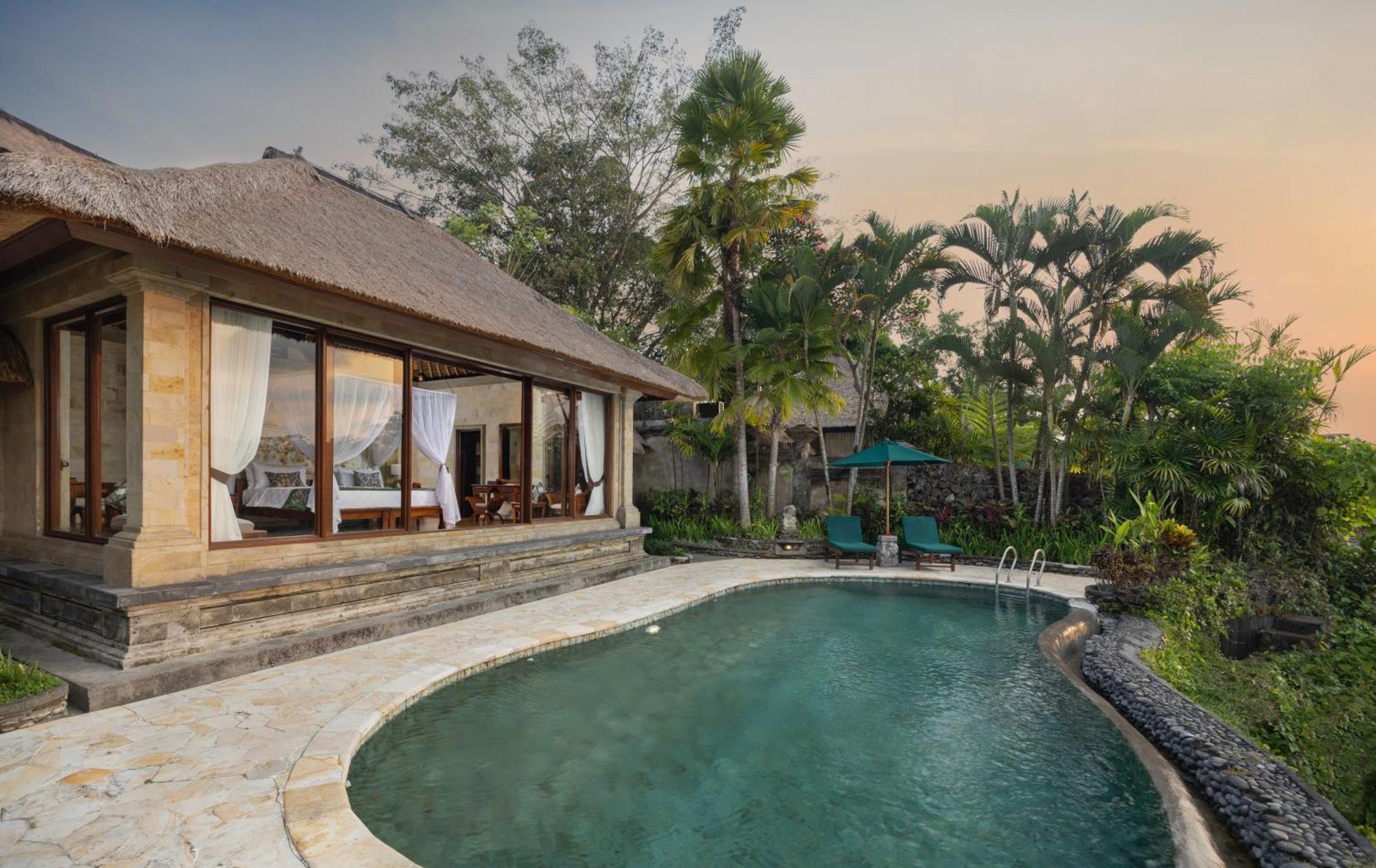 Deluxe Pool Villa Complimentary one-time Floating