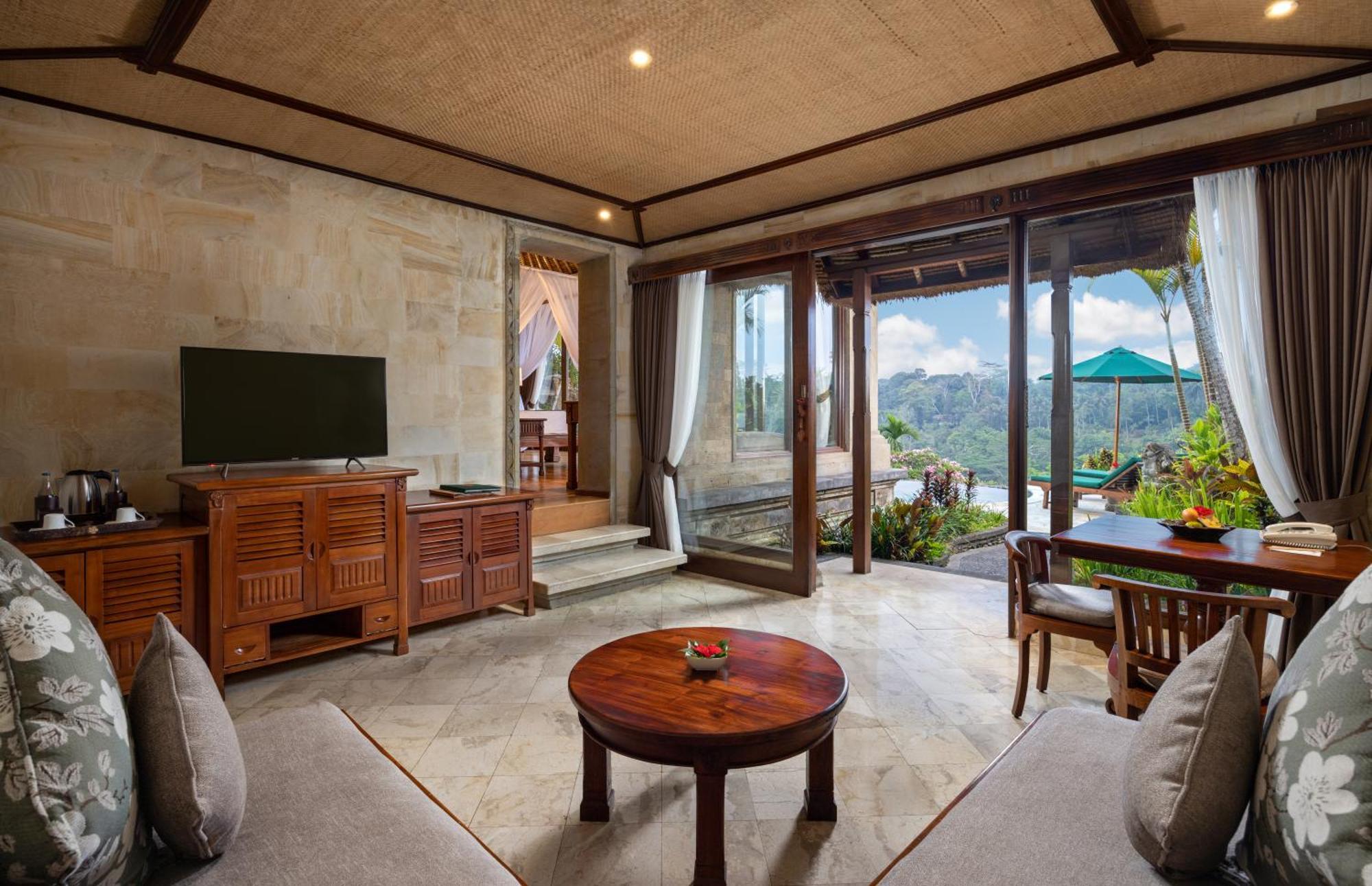 Deluxe Pool Villa Complimentary one-time Floating