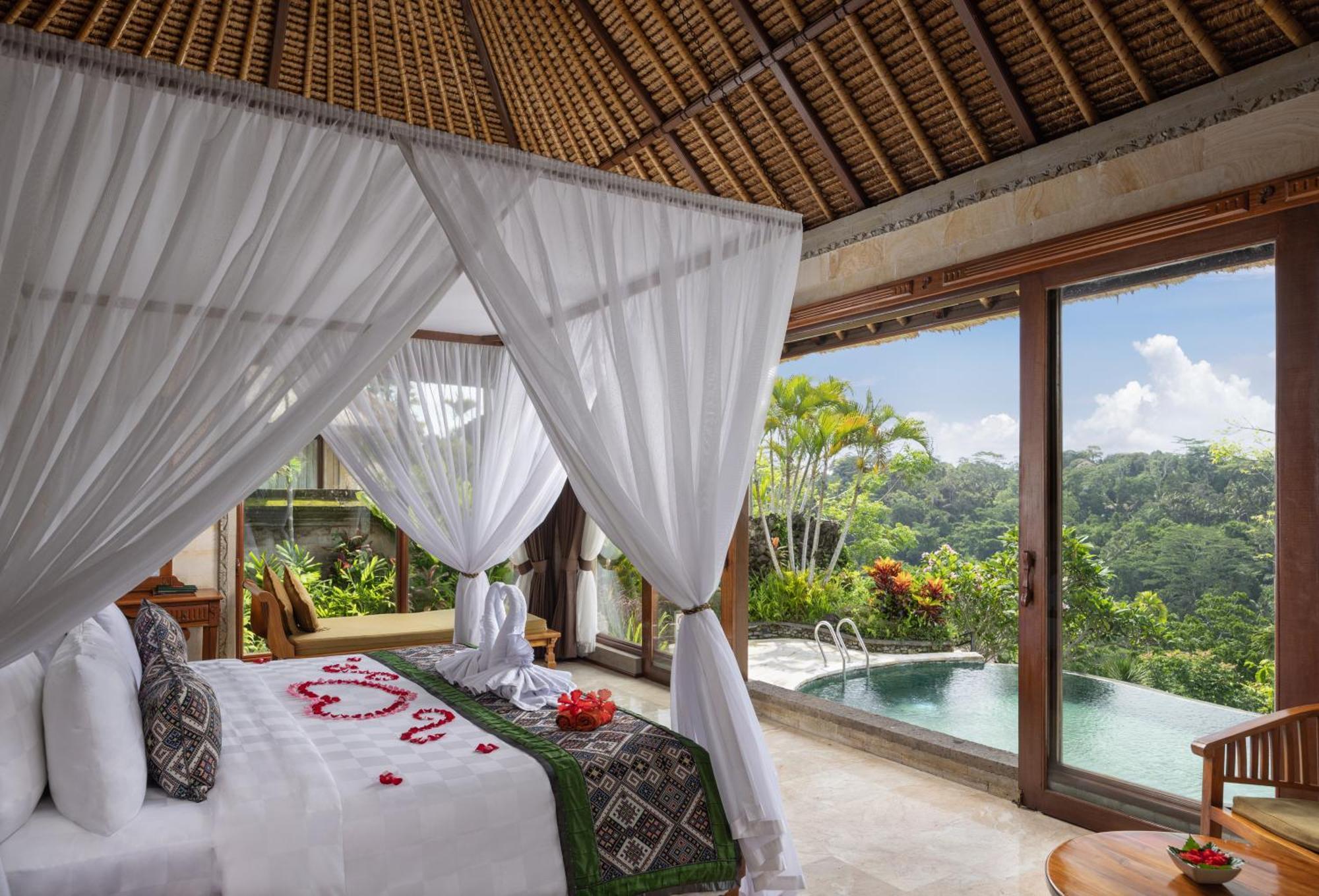 Deluxe Pool Villa Complimentary one-time Floating