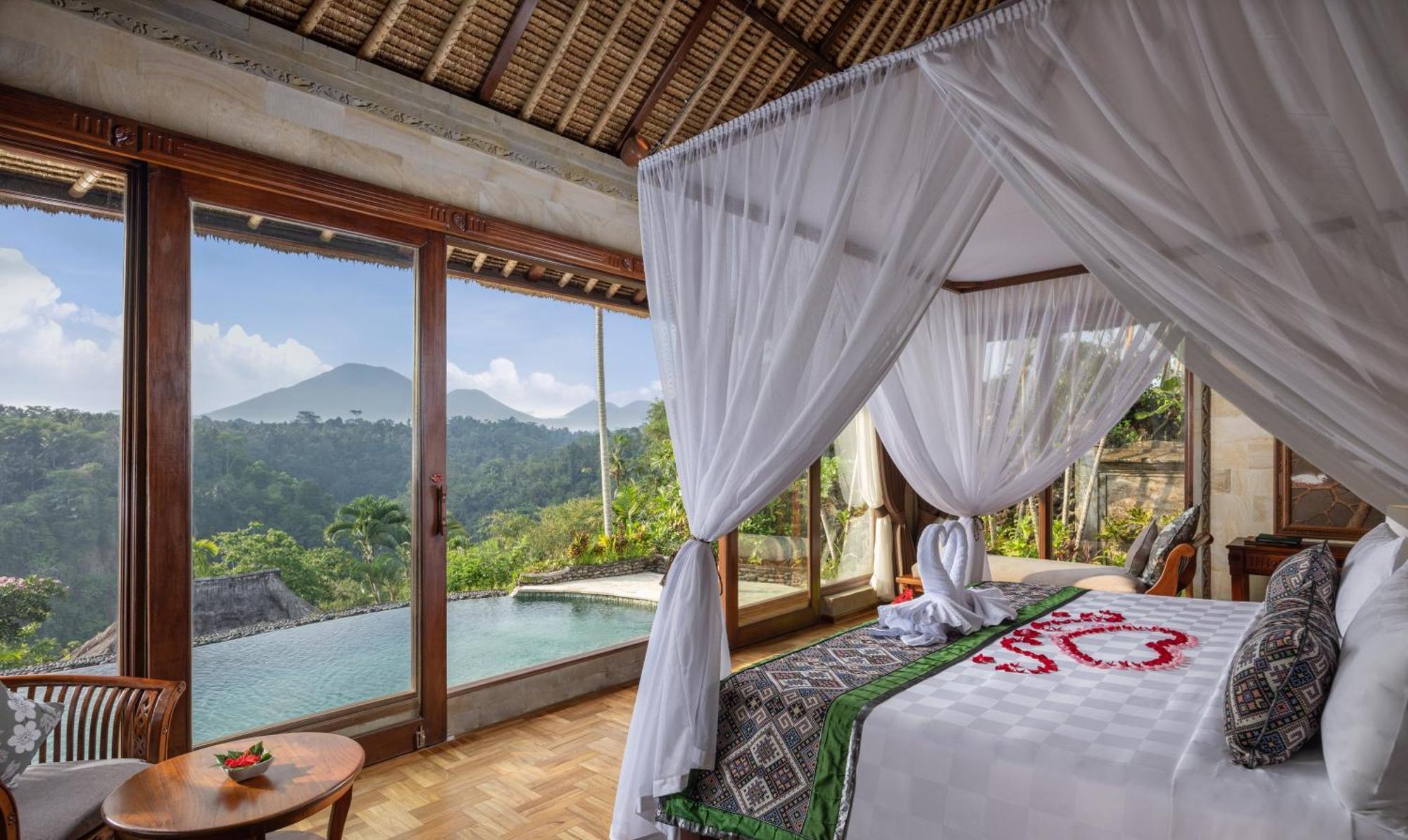 Deluxe Pool Villa Complimentary one-time Floating