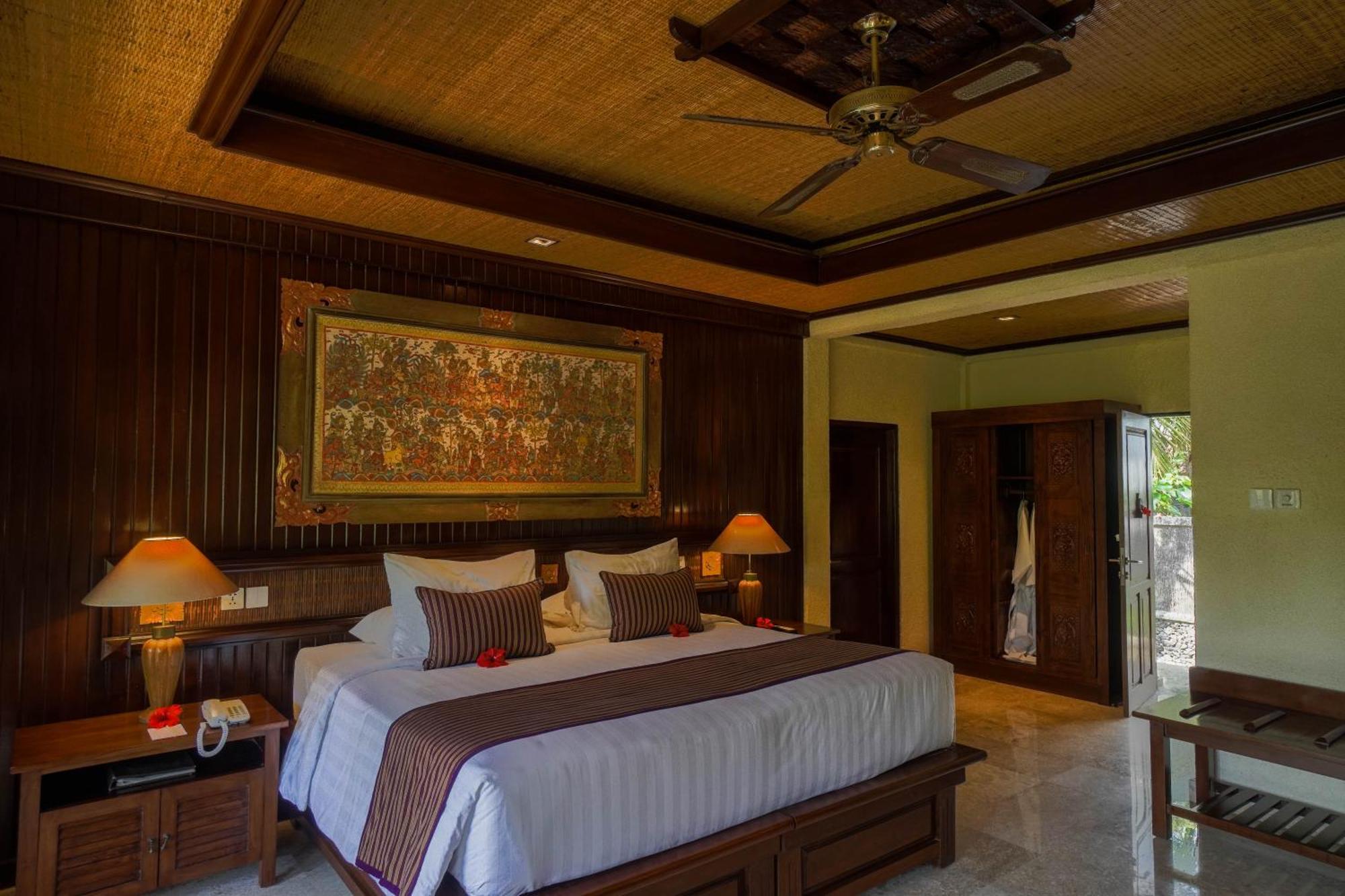 Premier Raja Room