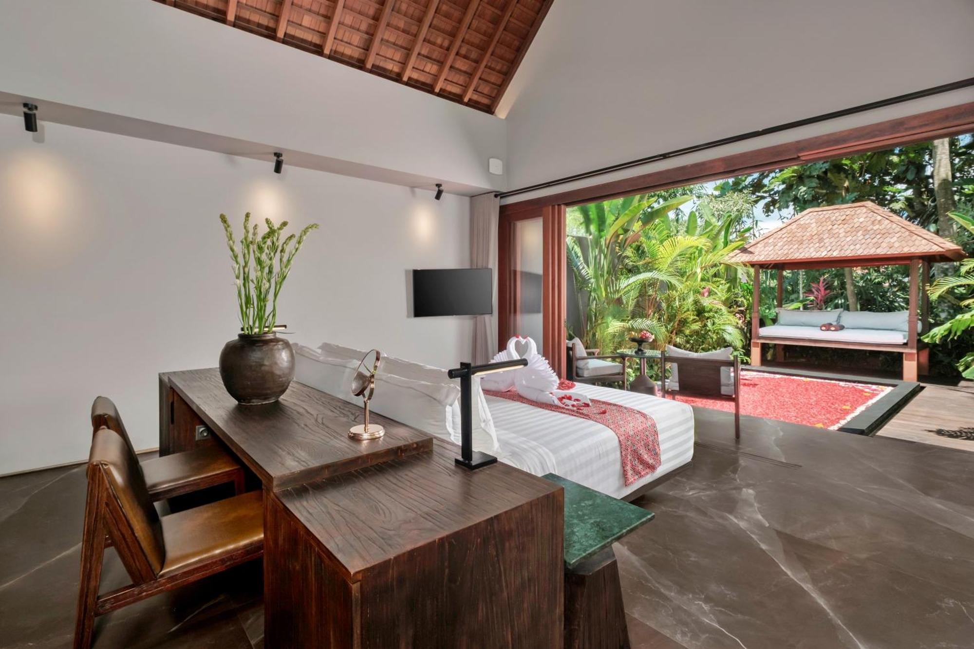 Premier Pool Villa One-time Complimentary Candlelight