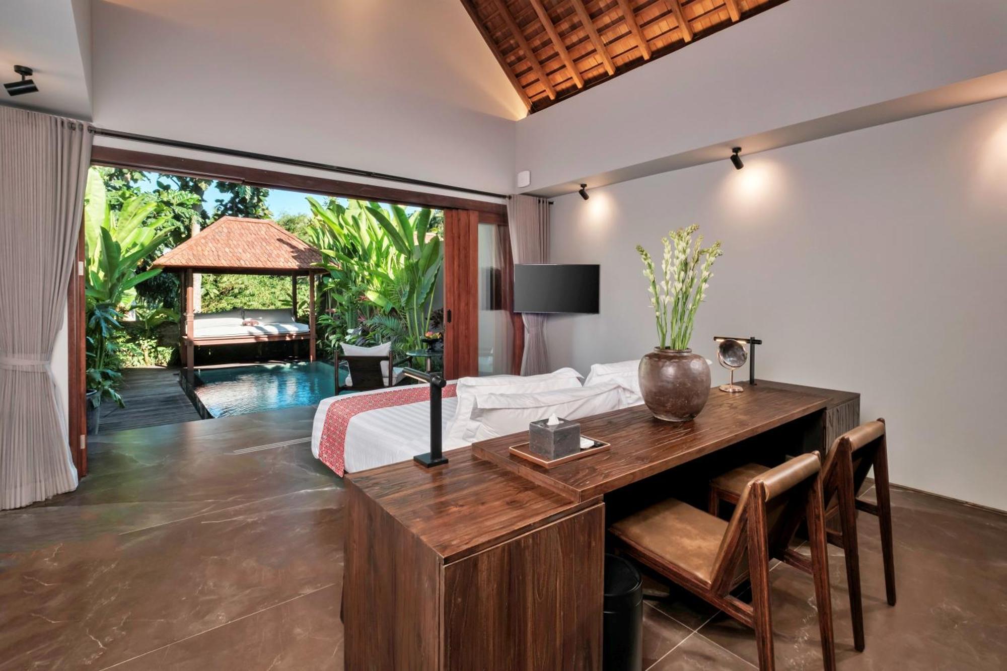 Premier Pool Villa One-time Complimentary Candlelight