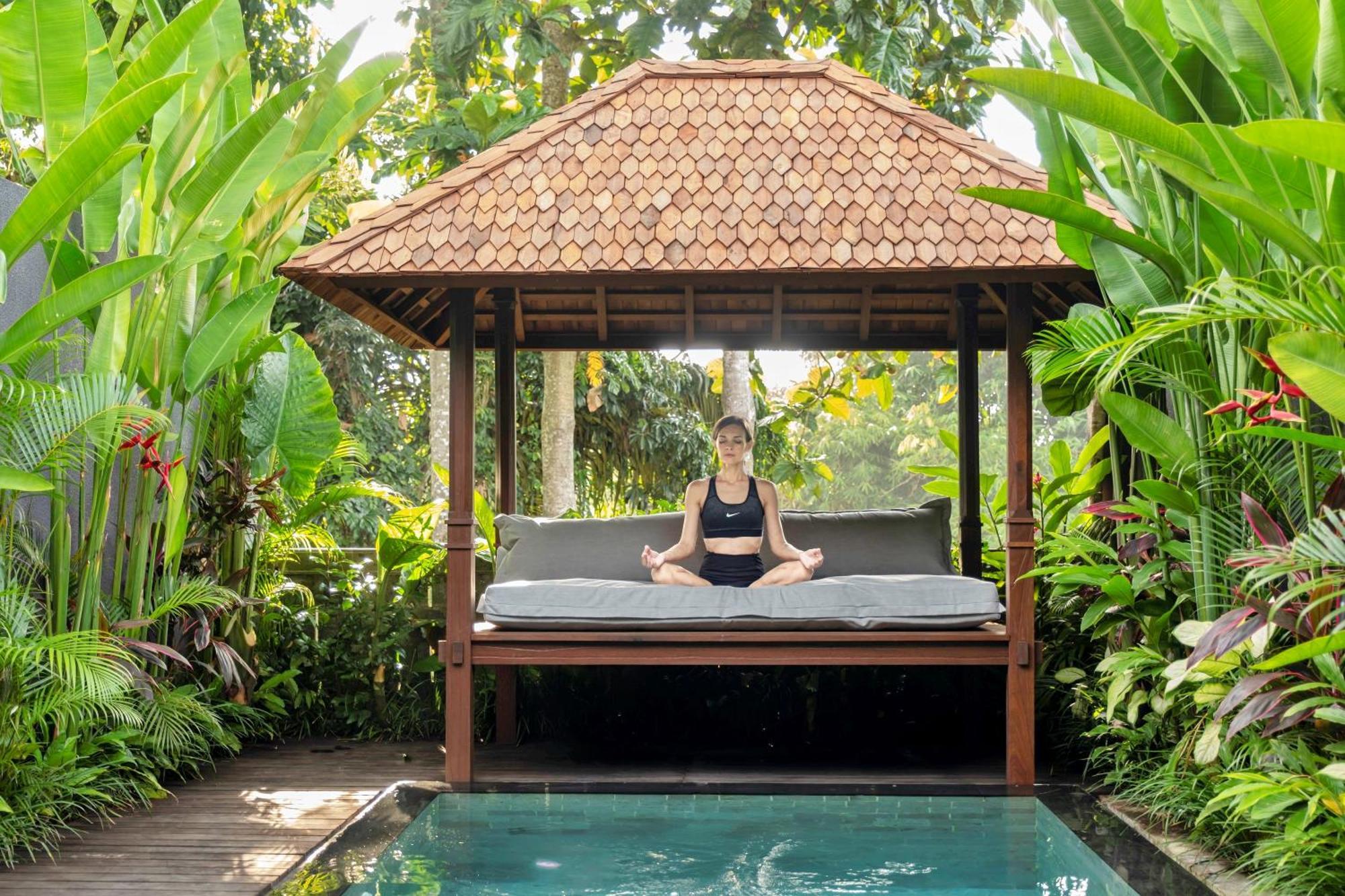 Premier Pool Villa One-time Complimentary Candlelight
