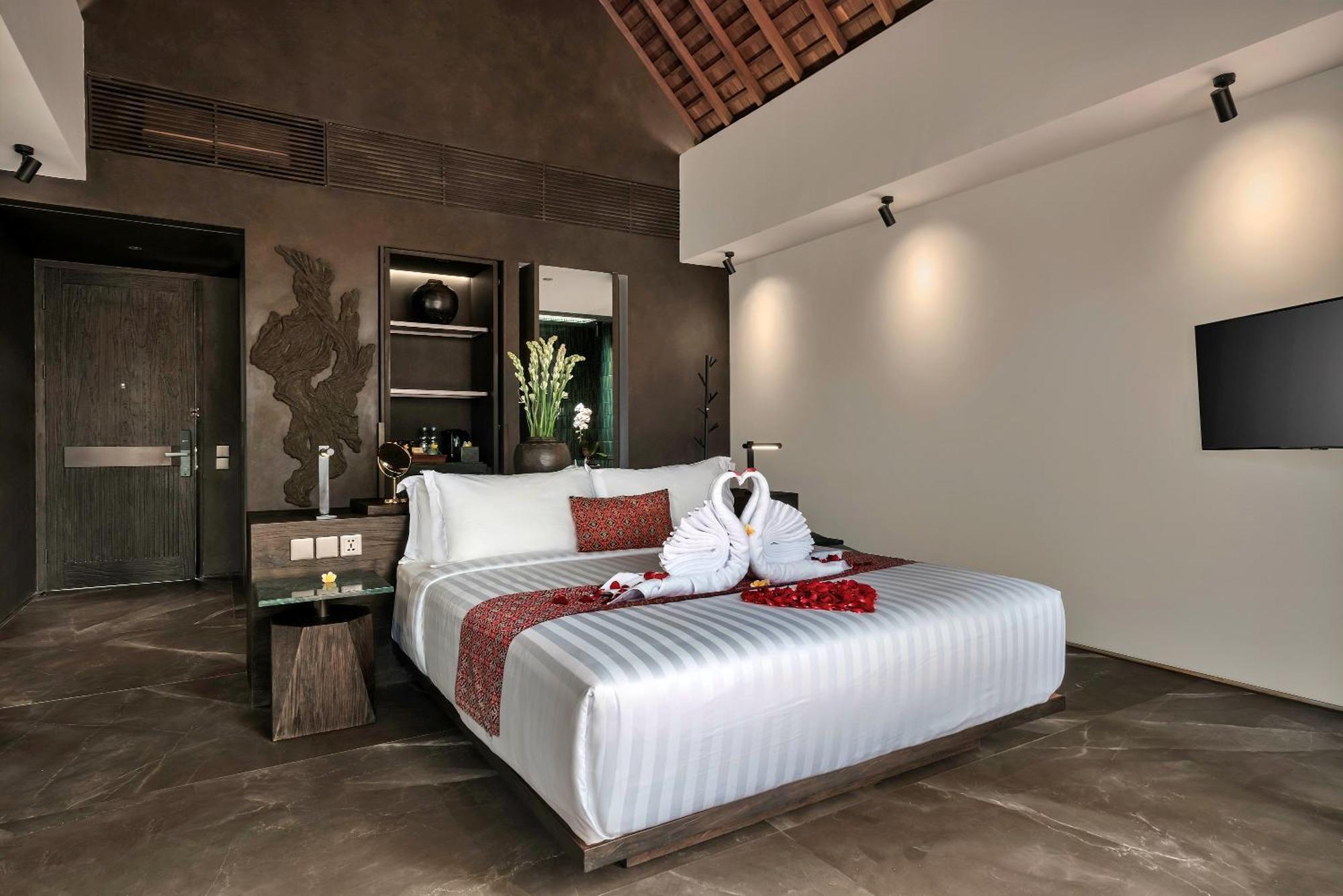 Premier Pool Villa One-time Complimentary Candlelight