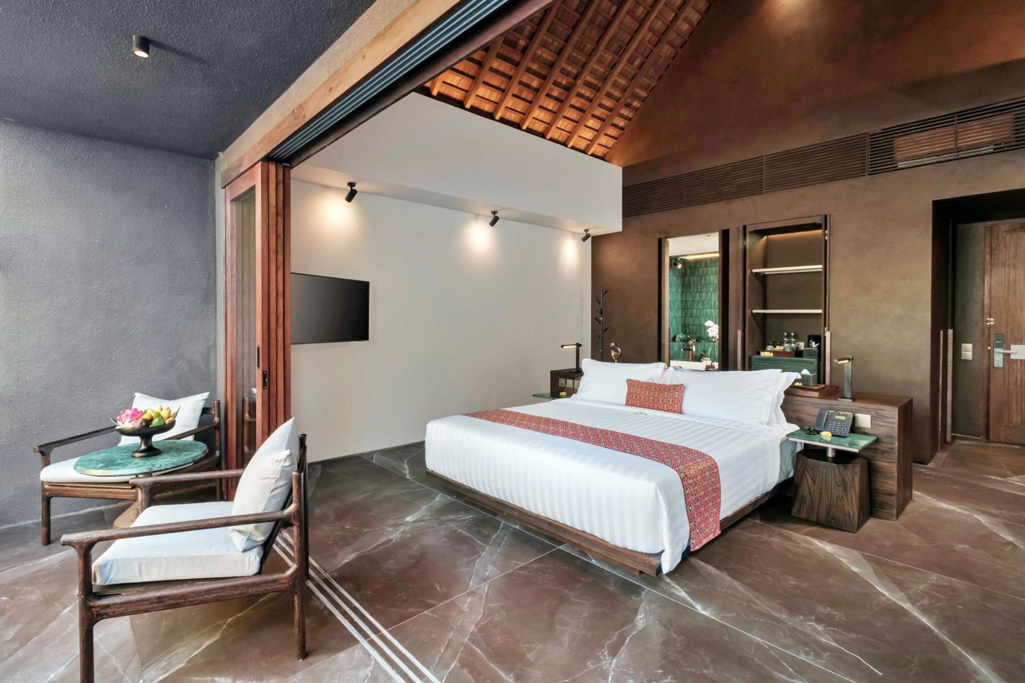 Premier Pool Villa One-time Complimentary Candlelight