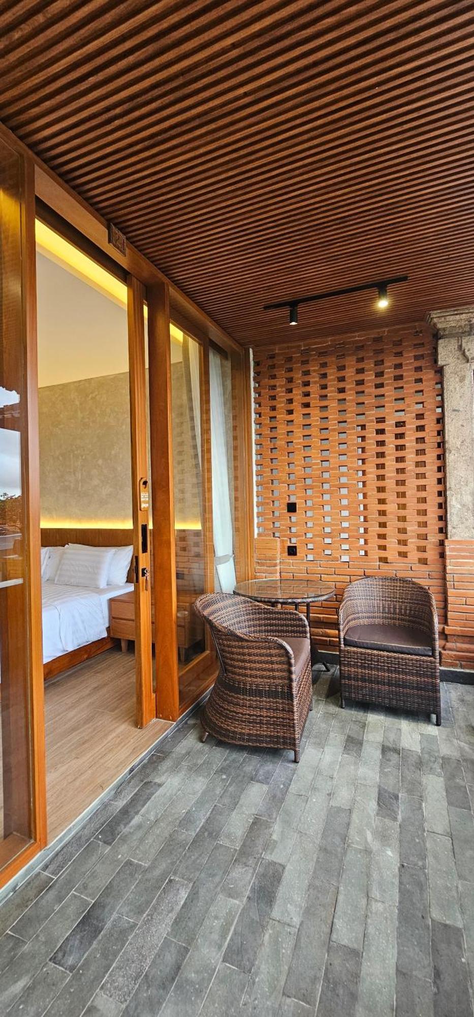 Deluxe Double room Terrace or Balcony Pool view