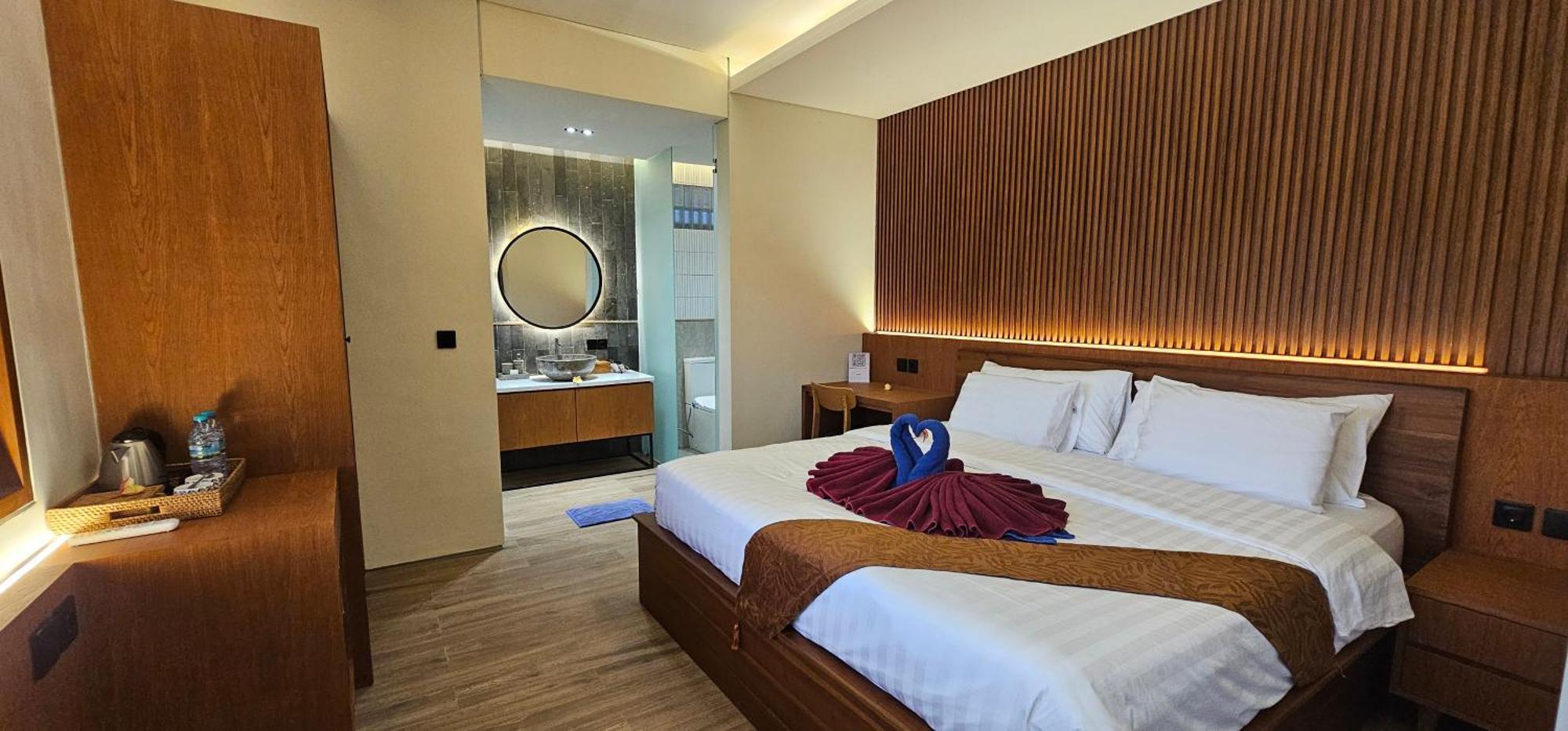 Deluxe Double room Terrace or Balcony Pool view