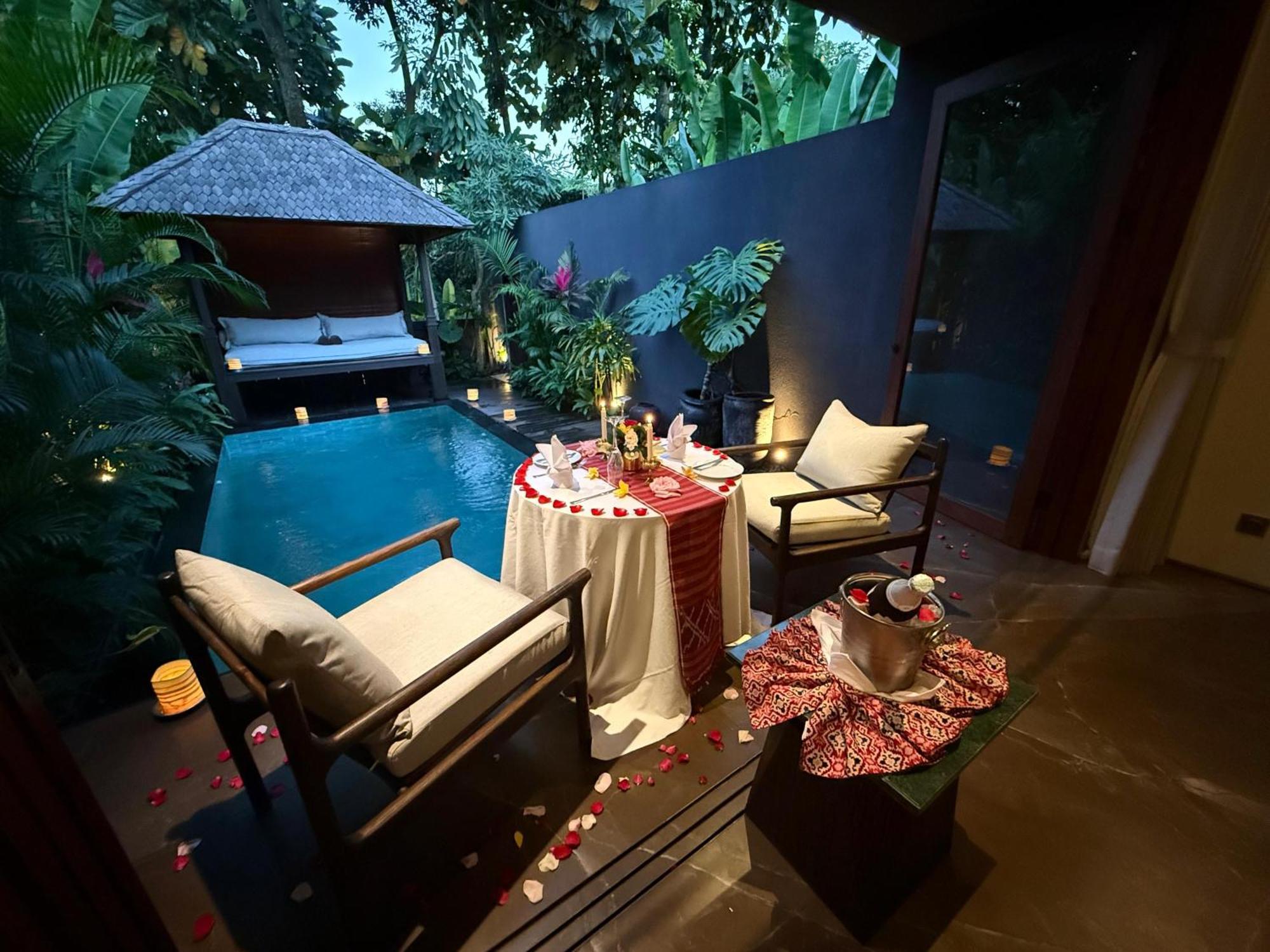Premier Pool Villa One-time Complimentary Candlelight