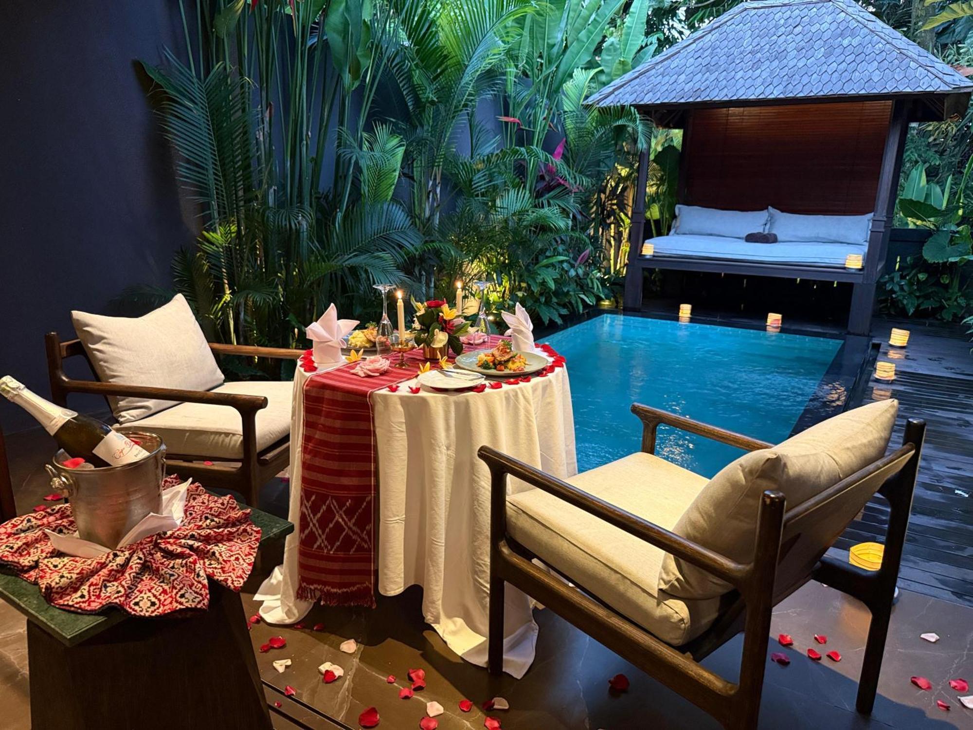 Premier Pool Villa One-time Complimentary Candlelight