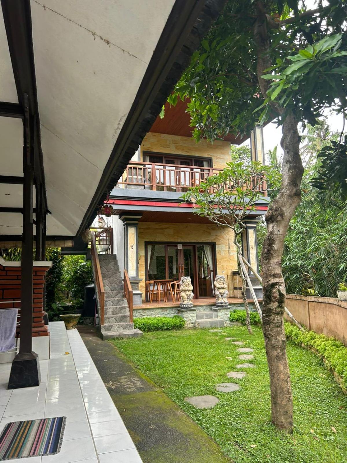 Queen Studio