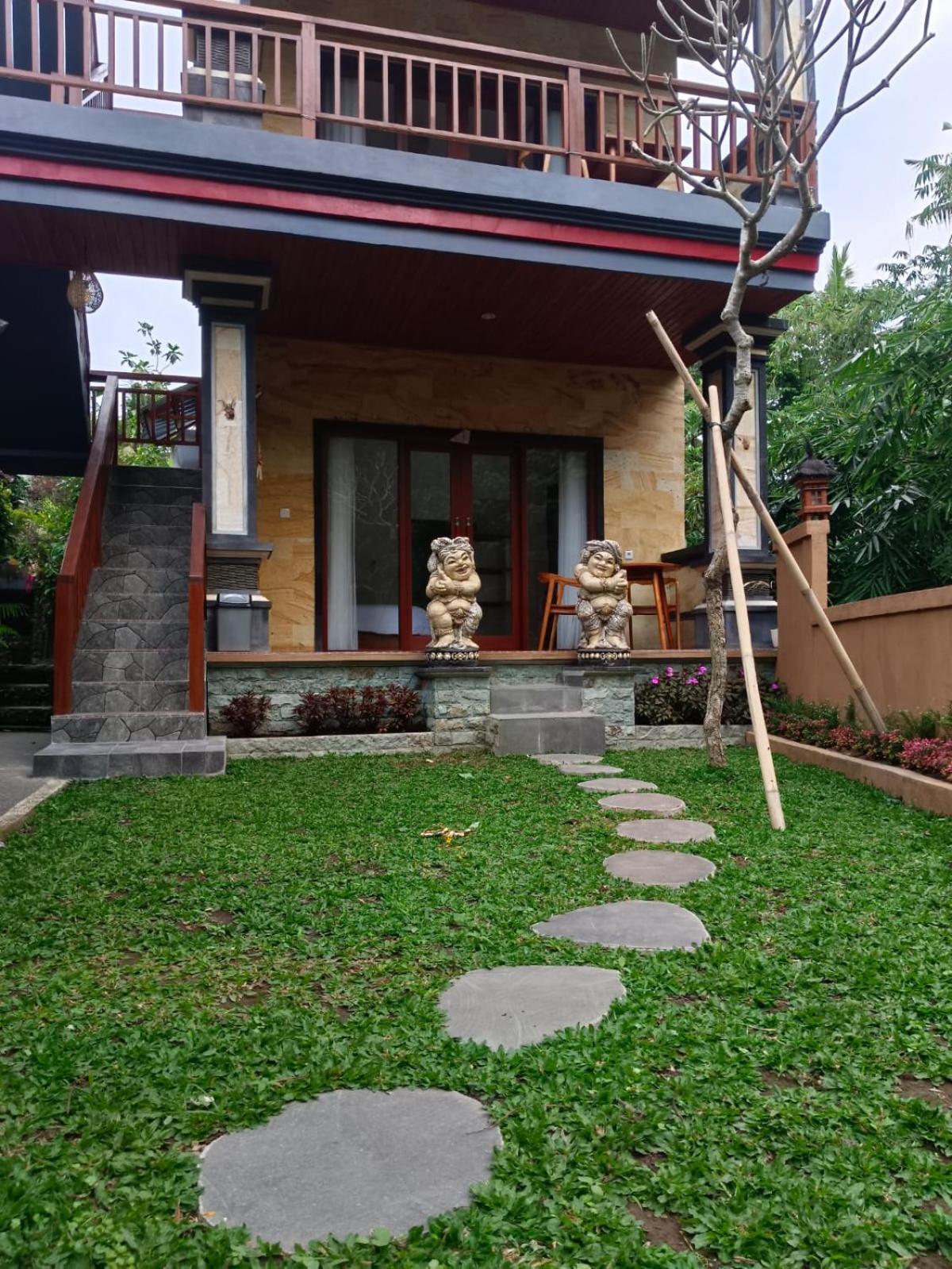 Queen Studio