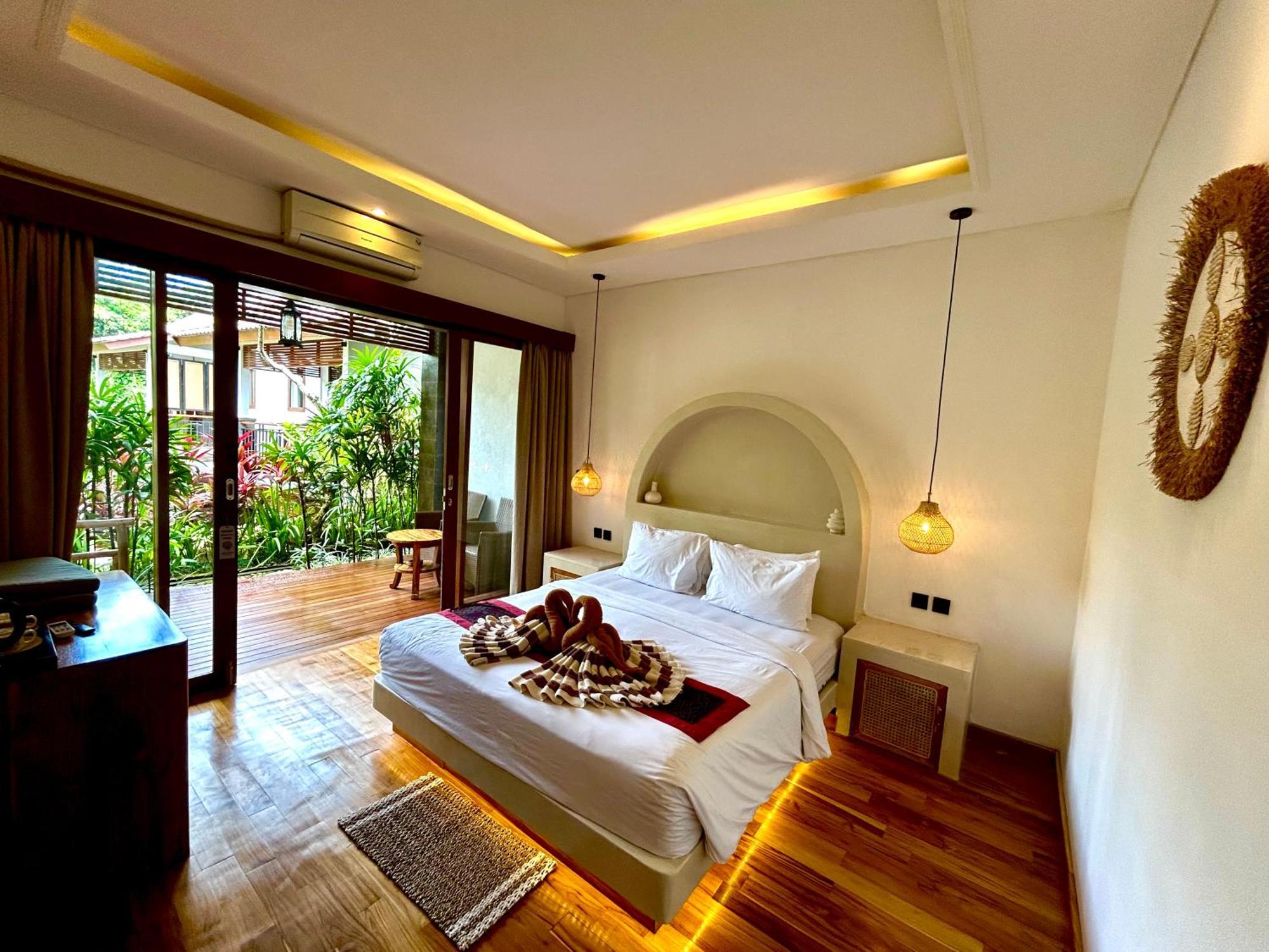 Superior Double Jungle View Balcony