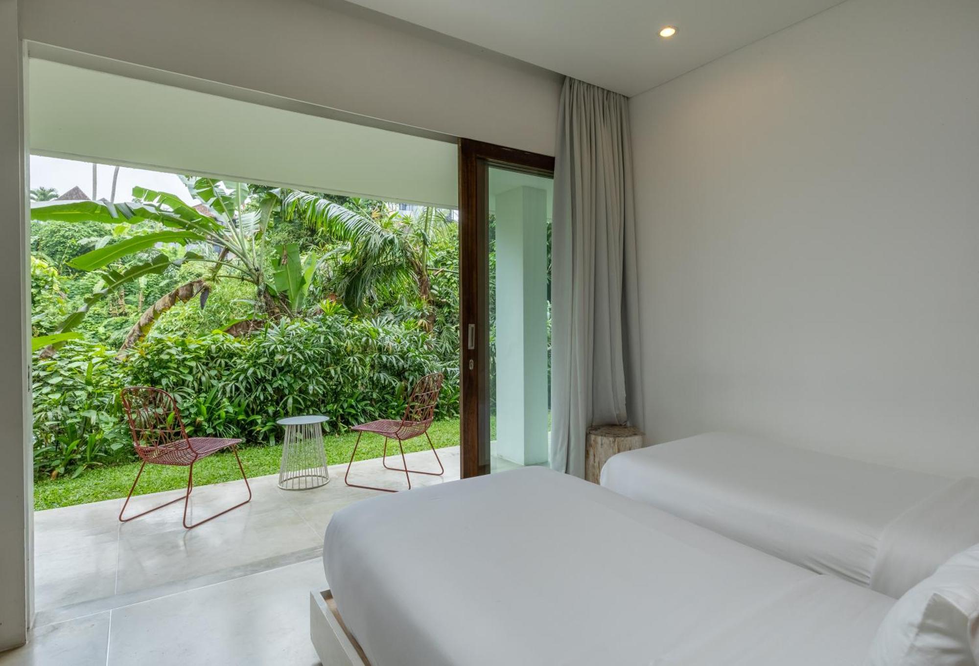 Three-Bedroom Villa Chasing The Sunrise