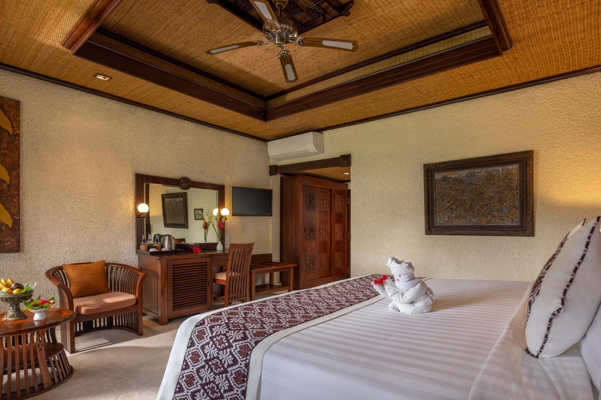 Premier Raja Room