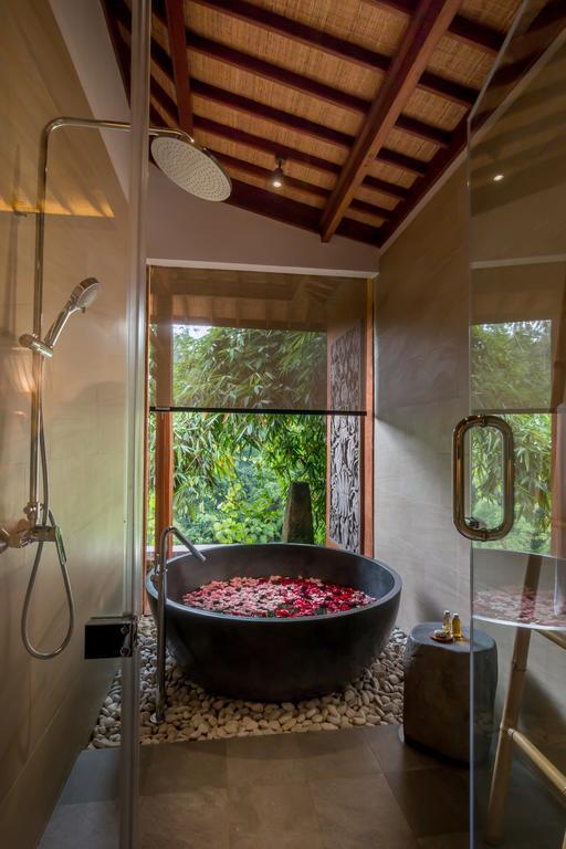 Honeymoon Suite