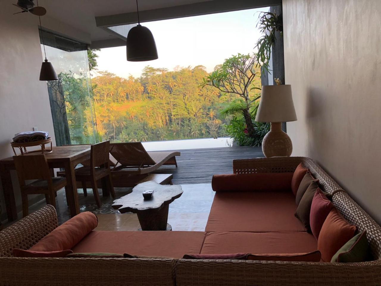 Deluxe One-Bedroom Pool Villa Jacuzzi