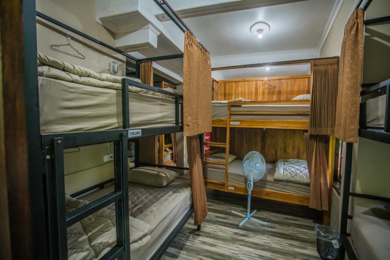 Bunk Bed Mixed Dormitory Room
