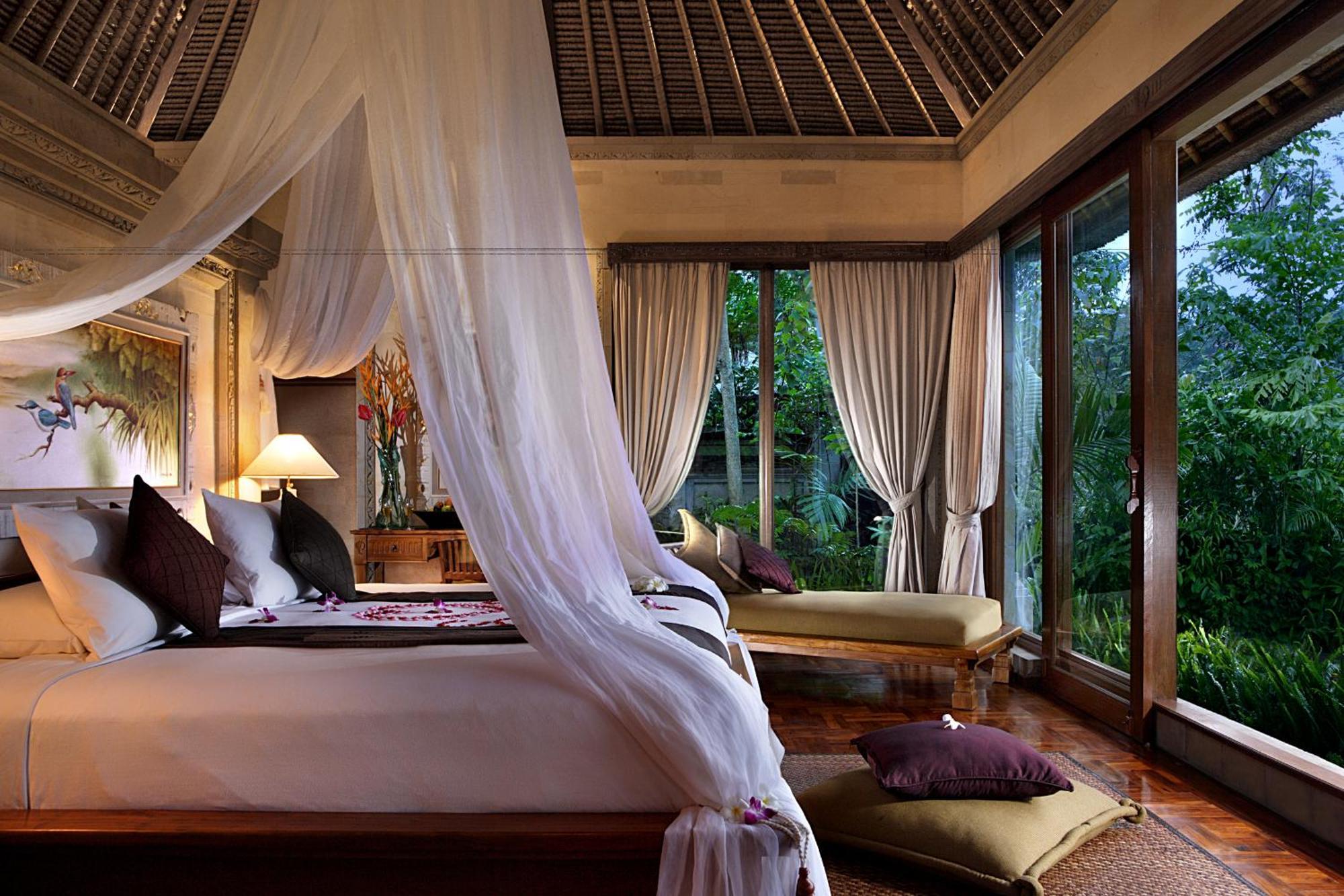 Deluxe Pool Villa Complimentary one-time Floating