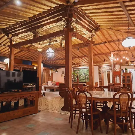 Ayu Dira Heritage House-3